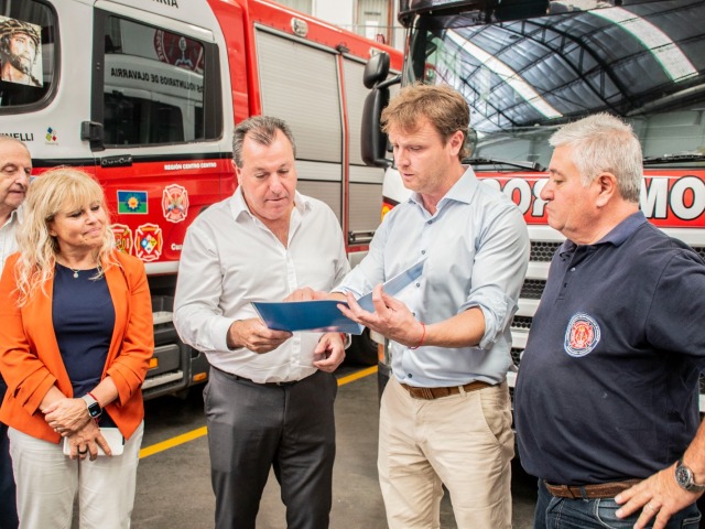 Wesner entreg un subsidio a los bomberos voluntarios